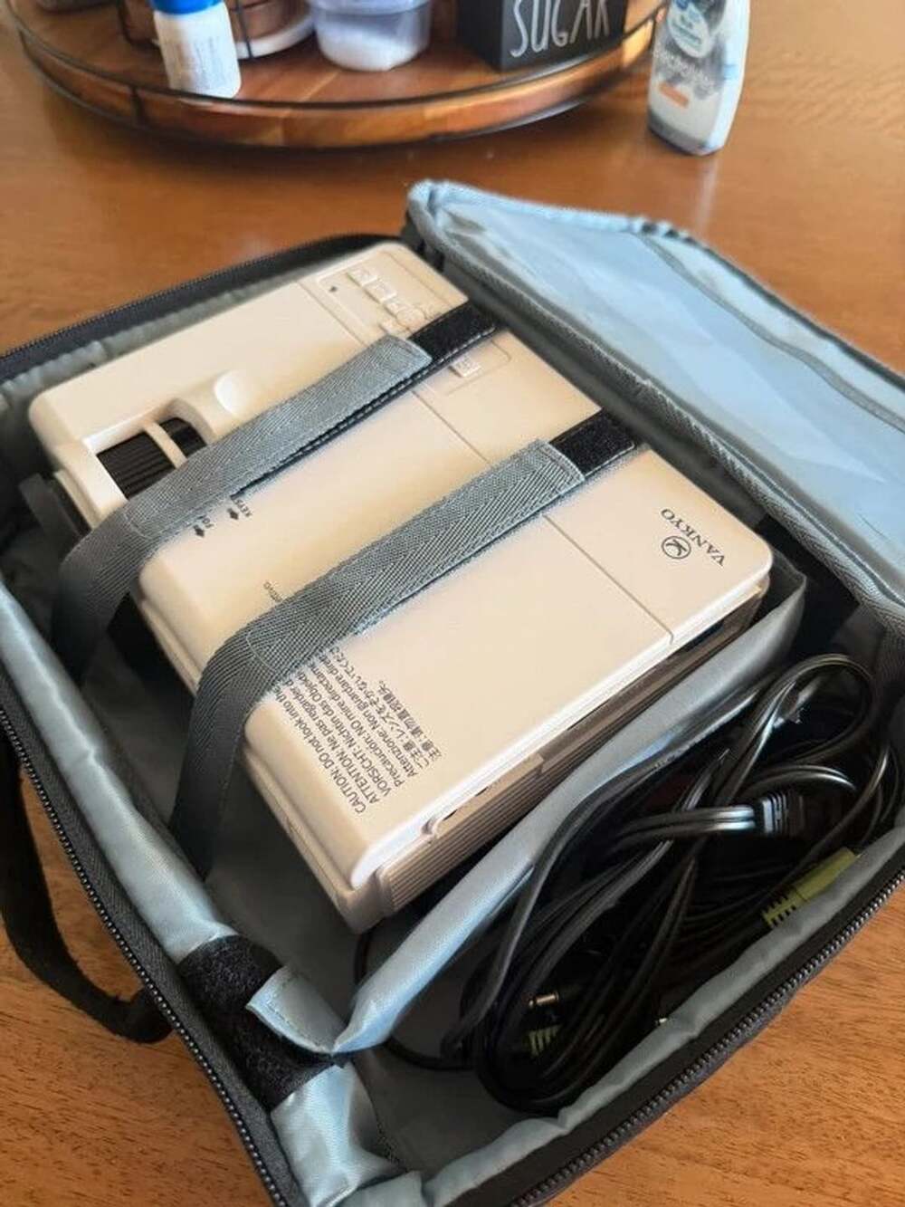 Vankyo Leisure 3 (Model Q5) LED Mini Portable Projector Bundle with Carrying Cas